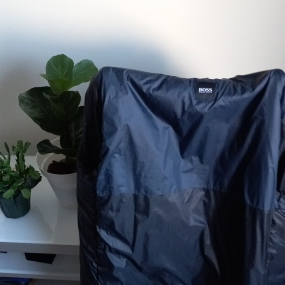 Hugo Boss mens winter jacket - Picture 3 of 3